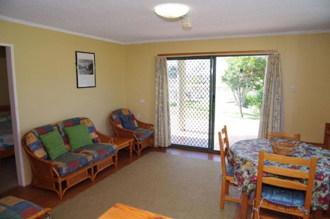 Beachfront 1 25 Willow Street - Accommodation Perth 2