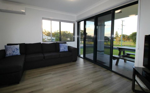 Dolphin Court 1 1 Gowing Street - Accommodation Perth 5