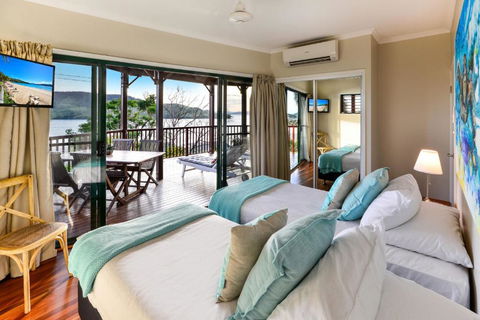 NEWLY BEAUTFULLY RENOVATED 16 The Casuarina 3 Bedroom House With 180 Degree Ocean Views - Perth Resorts 3