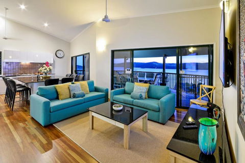 NEWLY BEAUTFULLY RENOVATED 16 The Casuarina 3 Bedroom House With 180 Degree Ocean Views - Perth Resorts 6
