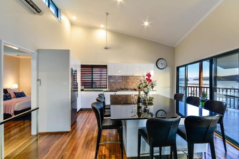 NEWLY BEAUTFULLY RENOVATED 16 The Casuarina 3 Bedroom House With 180 Degree Ocean Views - Perth Resorts 5