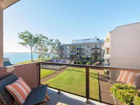 24 The Poplars 34 Magnus Street Views Aircon WIFI Netflix & Pool - Accommodation Perth 2