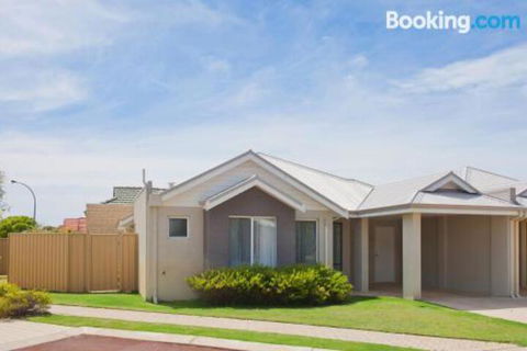 Beach Resort Chalet - Accommodation Perth 1