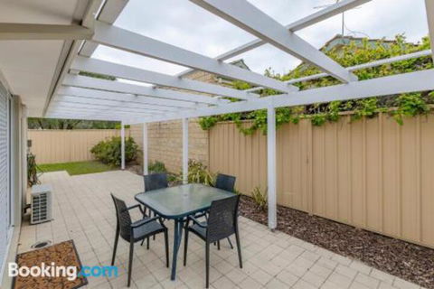 Beach Resort Chalet - Accommodation Perth 6