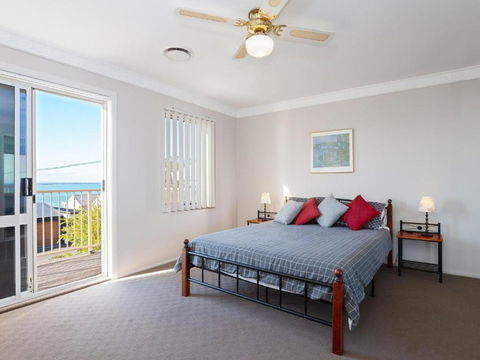 33 Gloucester St. Huge Holiday House In Nelson Bay With Pool & Stunning Water Views - Accommodation Perth 6