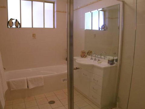 2 Magnus Pines 52 56 Magnus Street Stunning Unit With Aircon Water Views & Foxtel - Accommodation Perth 5
