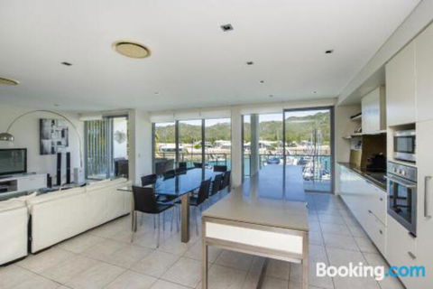 Blue On Blue Penthouse Apartment 335 - Accommodation Perth 1