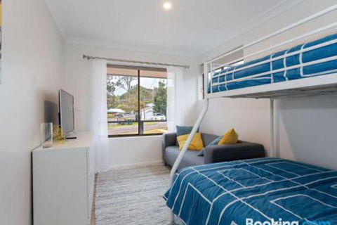Bay Dream Believer 16 Verona Road Pet Friendly Boat Parking & WIFI - Accommodation Perth 2