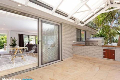 Bay Dream Believer 16 Verona Road Pet Friendly Boat Parking & WIFI - Accommodation Perth 0