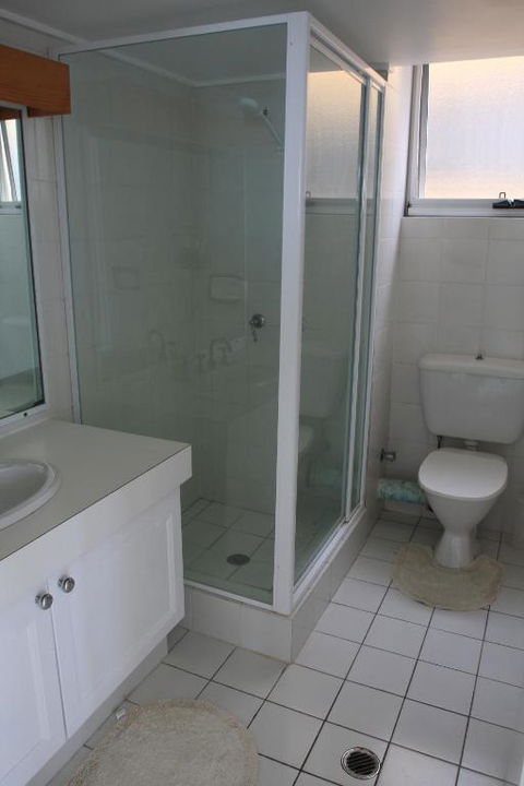 Monterey Lodge Unit 10 27 Warne Terrace. Kings Beach - Perth Resorts 2