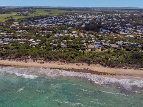 DRIFTAWAY ACROSS FROM SURF BEACH - Accommodation Perth 4