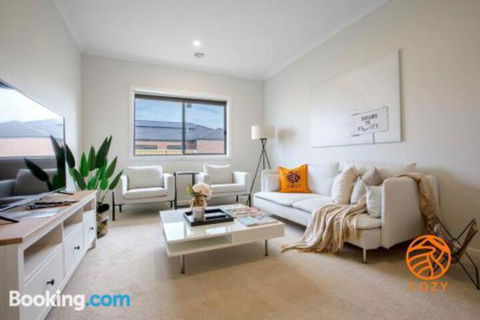 109Cozy Cranbourne Family House5Bed2Bath2Parking - Accommodation Perth 1