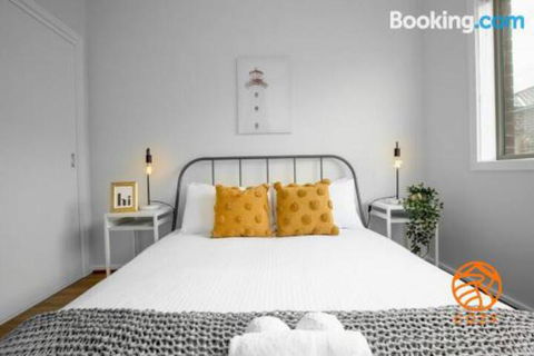 109Cozy Cranbourne Family House5Bed2Bath2Parking - Accommodation Perth 3