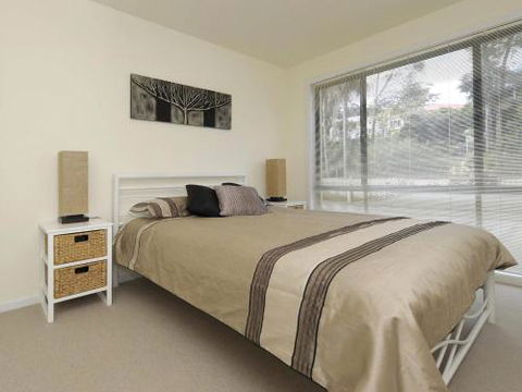 Bagnall Views 2 / 161 Government Rd Stylish & Modern Duplex Across The Road To The Waters Edge - Accommodation Perth 3