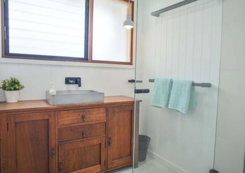 Quiet Pet Friendly Home 3 Houses To Beach Entry With Private Pool Walk To Shops - Accommodation Perth 3