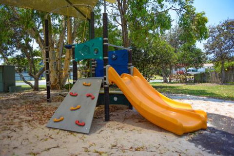 Quiet Pet Friendly Home 3 Houses To Beach Entry With Private Pool Walk To Shops - Accommodation Perth 1