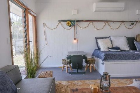Quiet Pet Friendly Home 3 Houses To Beach Entry With Private Pool Walk To Shops - Accommodation Perth 2