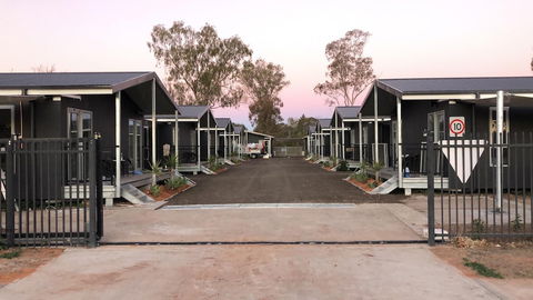 Sunshine Gardens Bourke Resort - Accommodation Perth 1