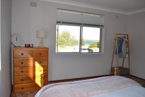 Apartment With Sweeping View Of The Bay 2 Bedrooms Sleeps 5 - Accommodation Perth 5