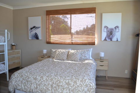 Apartment With Sweeping View Of The Bay 2 Bedrooms Sleeps 5 - Accommodation Perth 1