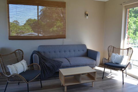 Apartment With Sweeping View Of The Bay 2 Bedrooms Sleeps 5 - Accommodation Perth 4