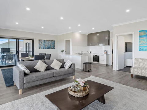 Sunset Horizon At Lady Bay 8 Huntingdale Drive - Accommodation Perth 1