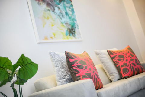 A Comfy & Central 2BR Apt Near Flinders Station - Accommodation Perth 1