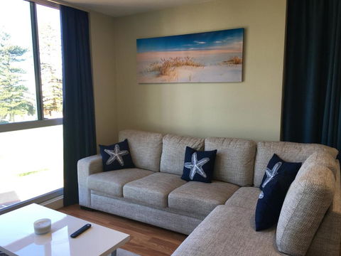 Beachside Luxury 2 Bedroom Getaway - Accommodation Perth 1