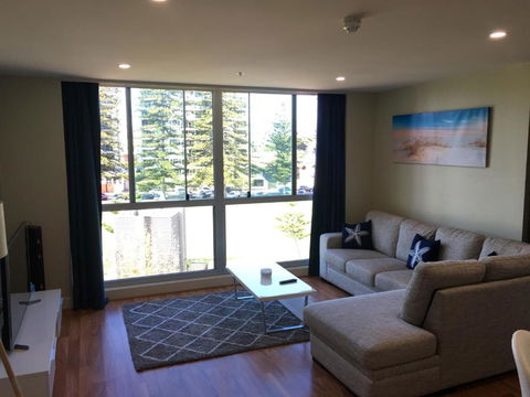 Beachside Luxury 2 Bedroom Getaway - Accommodation Perth 6