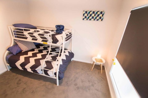 Contemporary â€˜Espritâ€™ With River Reserve Access - Accommodation Perth 4