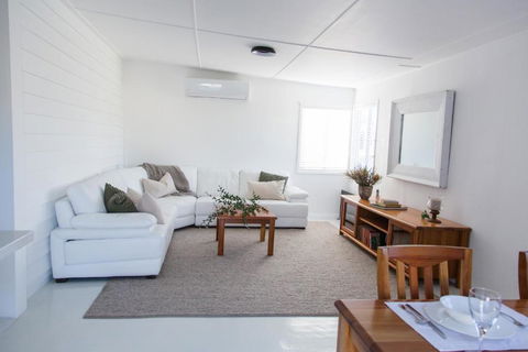 The Rested Guest 3 Bedroom Cottage West Wyalong - Perth Resorts 3