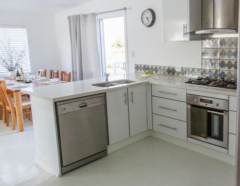 The Rested Guest 3 Bedroom Cottage West Wyalong - Perth Resorts 4