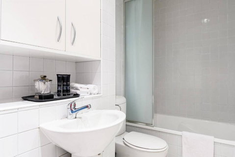 LUCY Stylish City Vibe & Views - Accommodation Perth 4