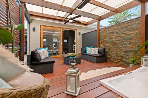 AMORE A Tranquil Retreat With Couples Spa - Perth Resorts 1