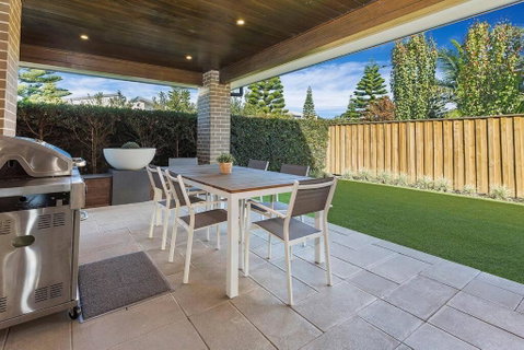 Luxury Brand New Home - Accommodation Perth 1