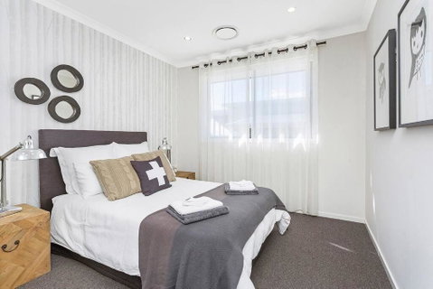 Luxury Brand New Home - Accommodation Perth 5