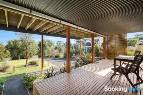 Acqua Vista Water View Fireplace Walk To Beach - Perth Resorts 5