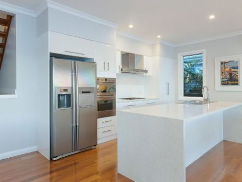 Absolute Waterfront Lakehouse Fishing Point Waterfront Pool Jetty - Accommodation Perth 5