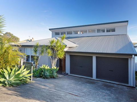 Absolute Waterfront Lakehouse Fishing Point Waterfront Pool Jetty - Accommodation Perth 3
