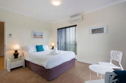 Bella Vista Townhouse With Views - Accommodation Perth 6