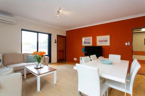 Bella Vista Townhouse With Views - Accommodation Perth 1