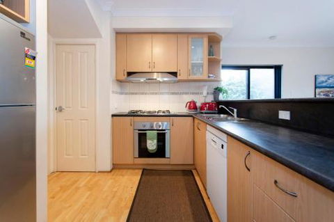 Bella Vista Townhouse With Views - Accommodation Perth 3