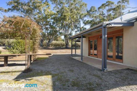 Mosss Place - Accommodation Perth 2