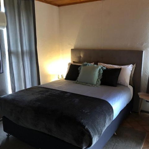 Granite Belt Cabins - Perth Resorts 3