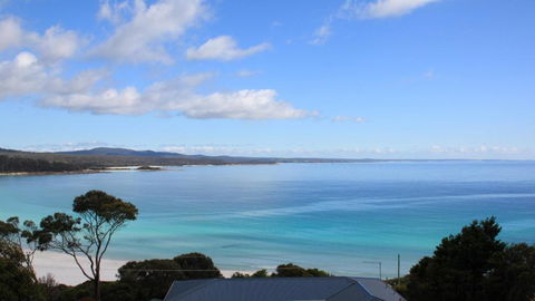 SEA EAGLE COTTAGE Amazing Views Of Bay Of Fires - Accommodation Perth 2