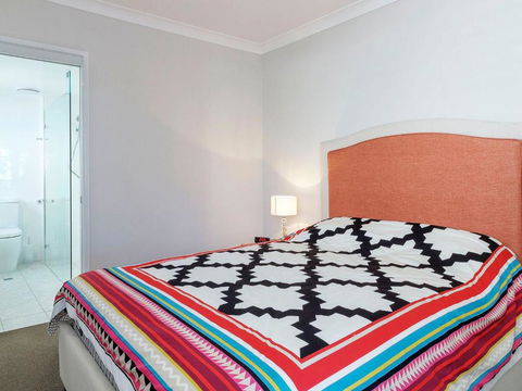 Across The Road From The Beach! - Accommodation Perth 1