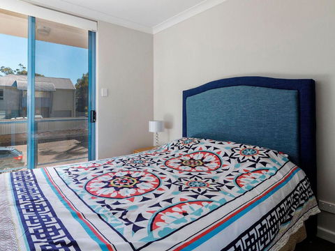 Across The Road From The Beach! - Accommodation Perth 3