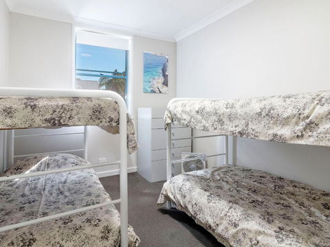 Across The Road From The Beach! - Accommodation Perth 2