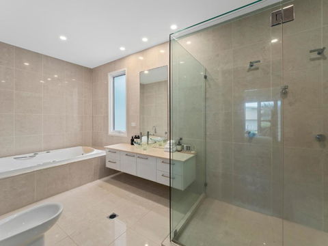 Beachfront By The CC Family Friendly Plunge Pool Steps To The Beach - Accommodation Perth 6