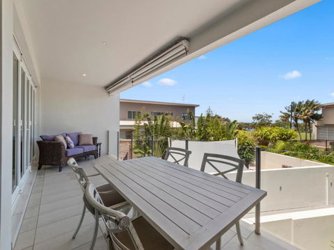 Beachfront By The CC Family Friendly Plunge Pool Steps To The Beach - Accommodation Perth 4